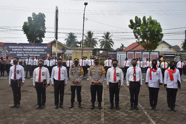 Tujuh Personil Polres Muba Saat Menerima Piagam Penghargaan Ungkap Kasus Korupsi