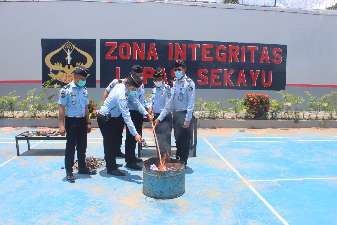 Dihari Kesaktian Pancasila, Lapas Kelas IIB Sekayu Lakukan Pemusnahan Barang Bukti Hasil Razia