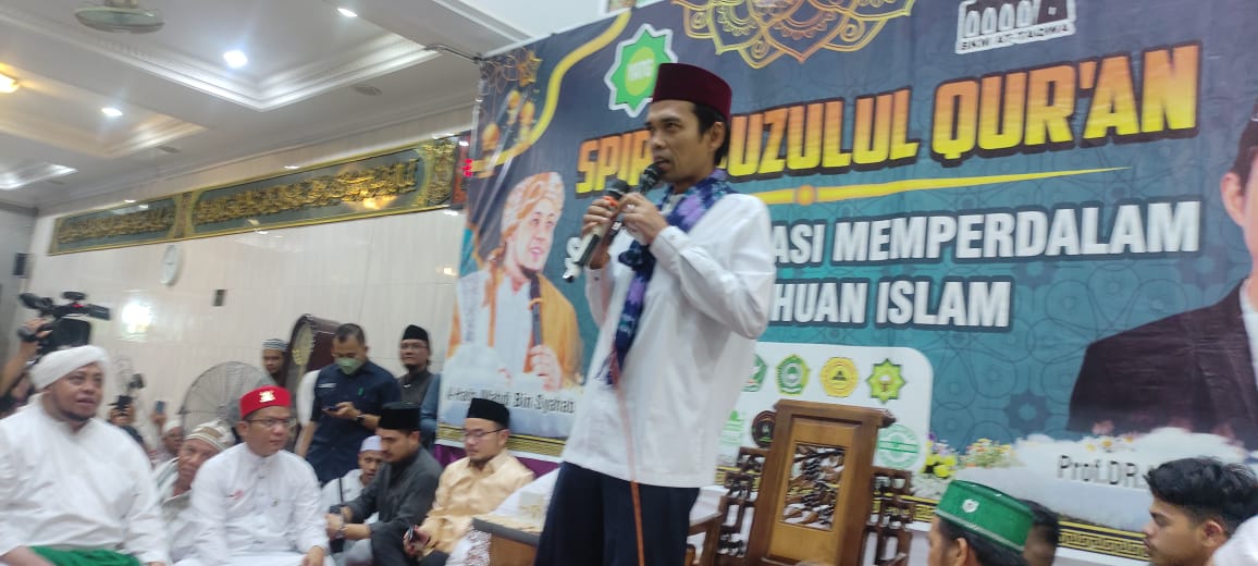 UAS Hadiri Malam Nuzulul Qur'an, Ratusan Warga Penuhi Masjid At-Taqwa Gumawang