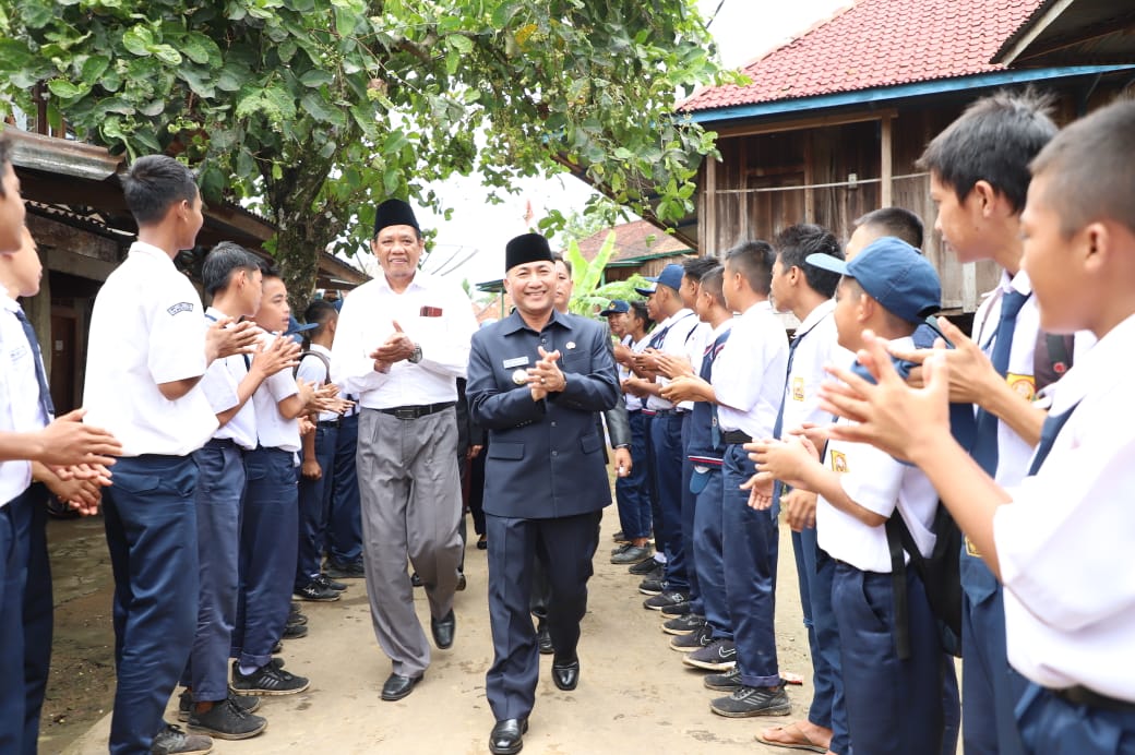Dialog Nyambi Makan Siang Serap Aspirasi ala Pj Bupati Apriyadi